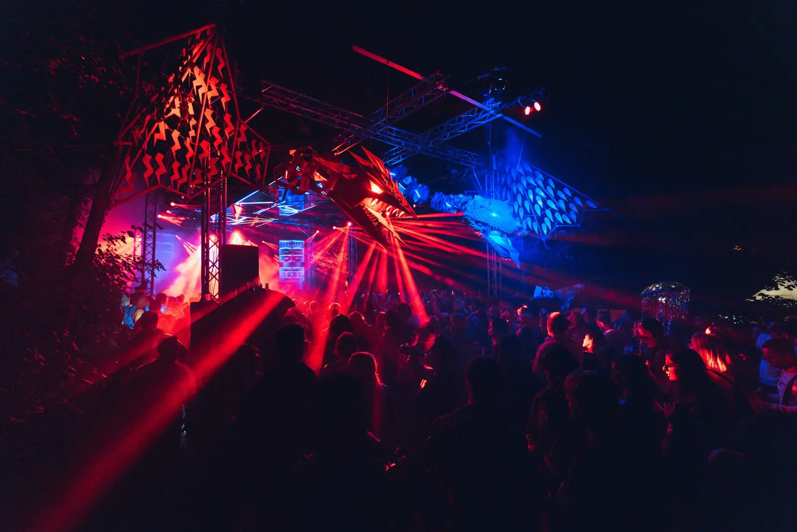 WmG Festival 2025 – Bühne bei Nacht
